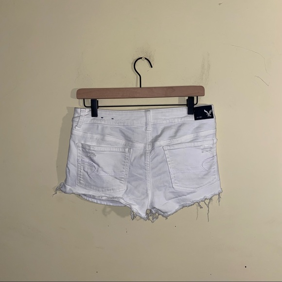 AMERICAN EAGLE white distressed denim shorts 10 - Picture 4 of 6